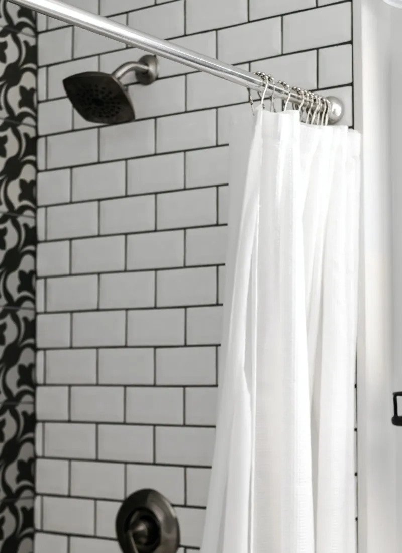 How to Create a Black and White Bathroom